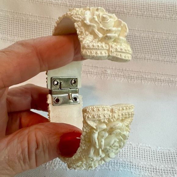 Vintage Estate Carved Floral Celluloid Clamper Bracelet Hinged EUC - Picture 4 of 8